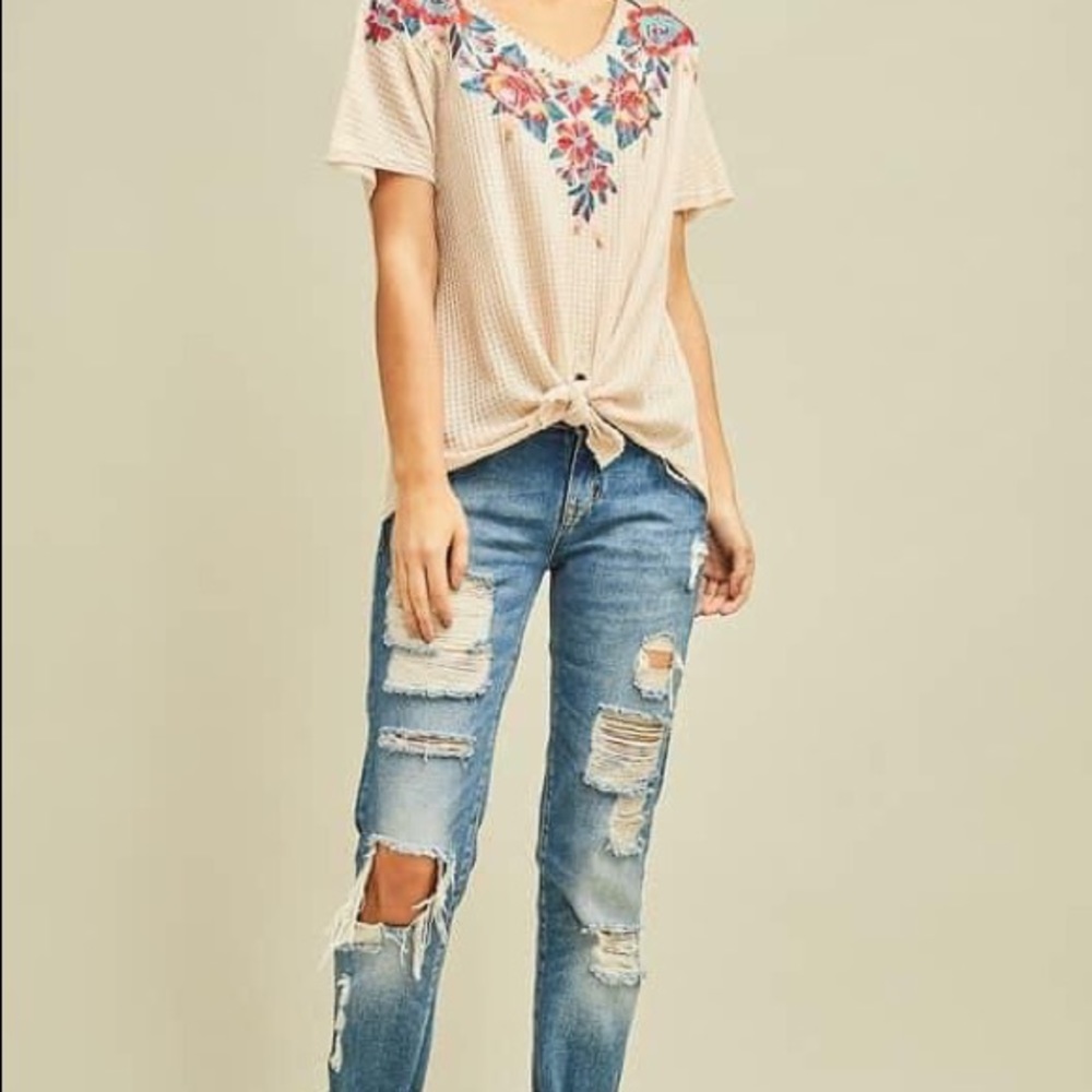 💛Waffle Knit Top with Embroidery Detailing
